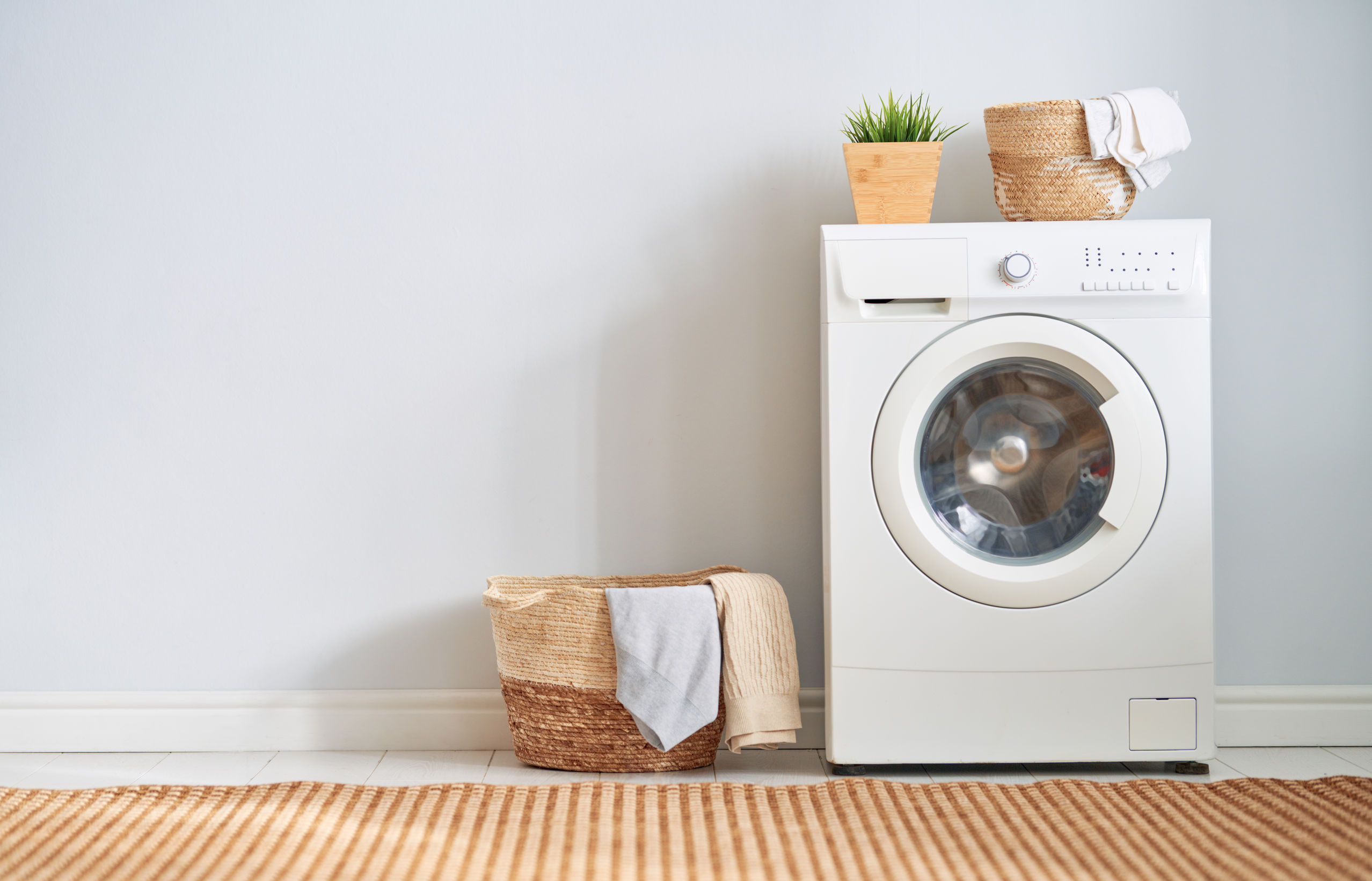 máquina de lavar na lavanderia